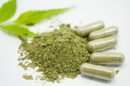 kratom powder and capsules